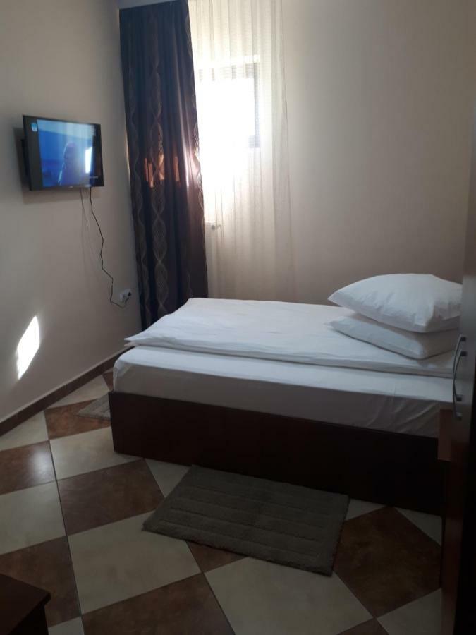 Victoria 1 Apartment Къмпина Екстериор снимка