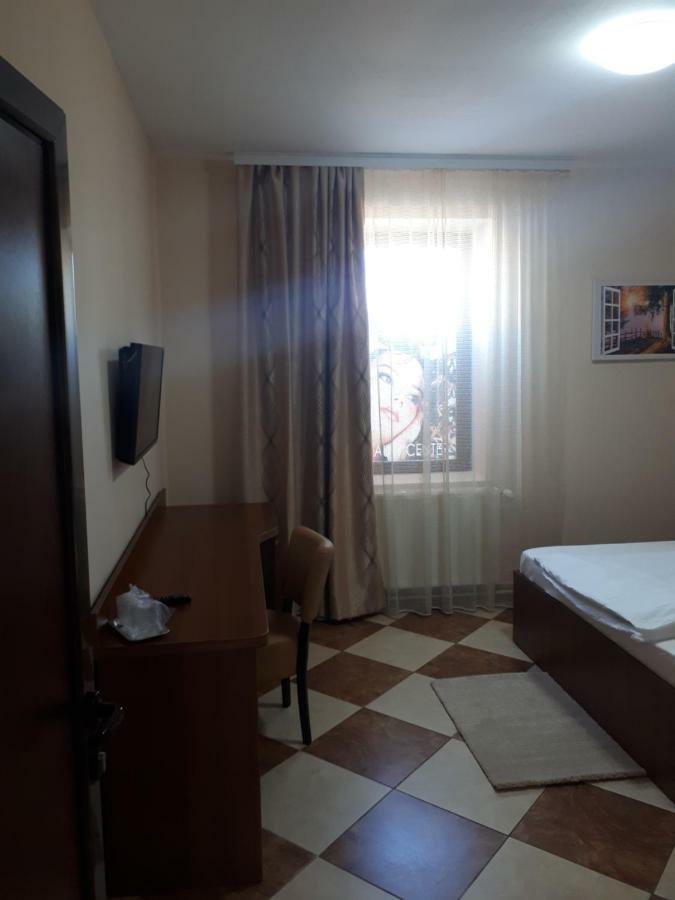 Victoria 1 Apartment Къмпина Екстериор снимка